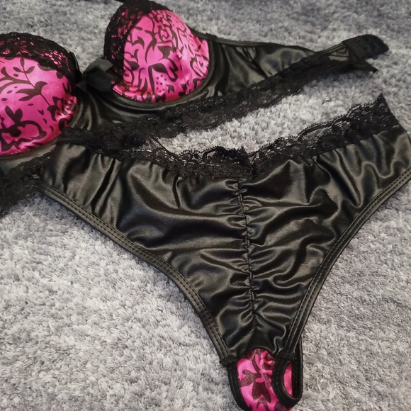 Lingerie 8-10 leather look 😍 - Picture 8 of 10